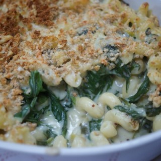 Spinach, leek and cheese pasta bake