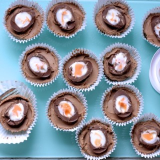 Creme Egg Mini Chocolate Cheesecakes by Katie Bryson on feedingboys.co.uk