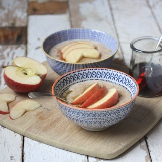 Spiced Apple and Maple Porridge on feedingboys.co.uk