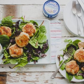 Easy Fishcakes with Tuna, Mozzarella & Sun-dried Tomato on feedingboys.co.uk